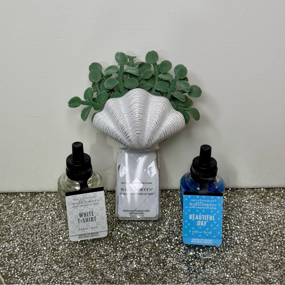 Bath & Body Works Shell & Eucalyptus Wallflower Plug In & 2 Refills NWT - Picture 2 of 7